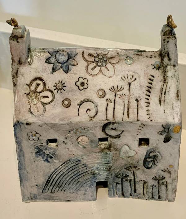 - a Ceramic by Sarah McCormack, measuring 14 x 12 cm (H x W) £78